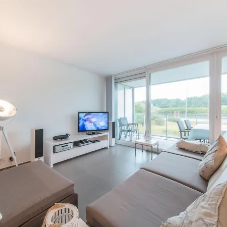 Costae With Balcony By Interhome Lägenhet Bredene